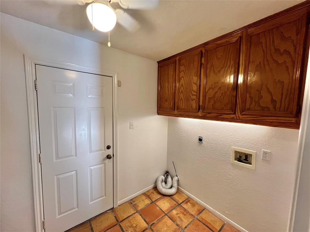 1833 N Valderas Street, Angleton, Texas image 14