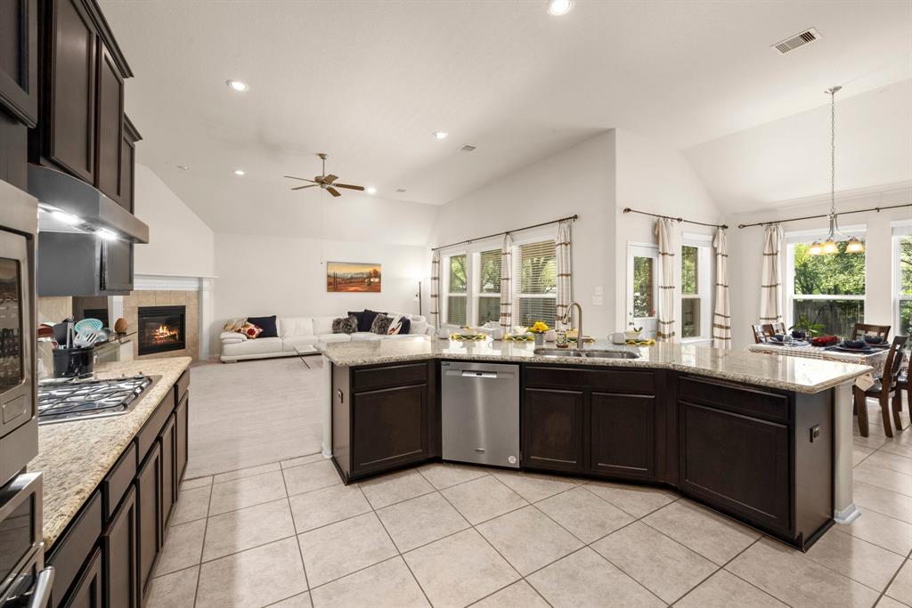 8922 Covington Estates Circle, Pearland, Texas image 19