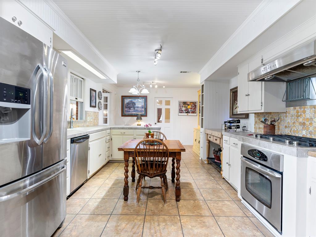 1920 Marguerite Street, Bay City, Texas image 11