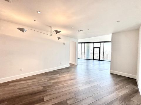 3333 Lake St Drive 21K Houston TX 77098