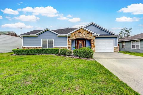 Single Family Residence in Houston TX 1635 Woodcrest Drive.jpg