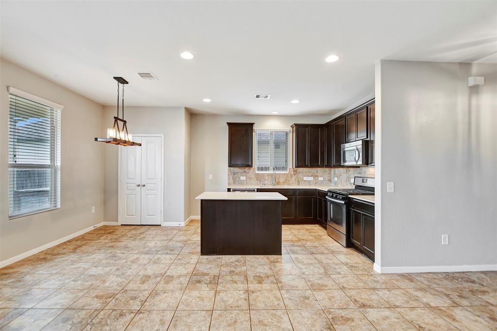 5439 Baronet Drive, Katy, Texas image 12