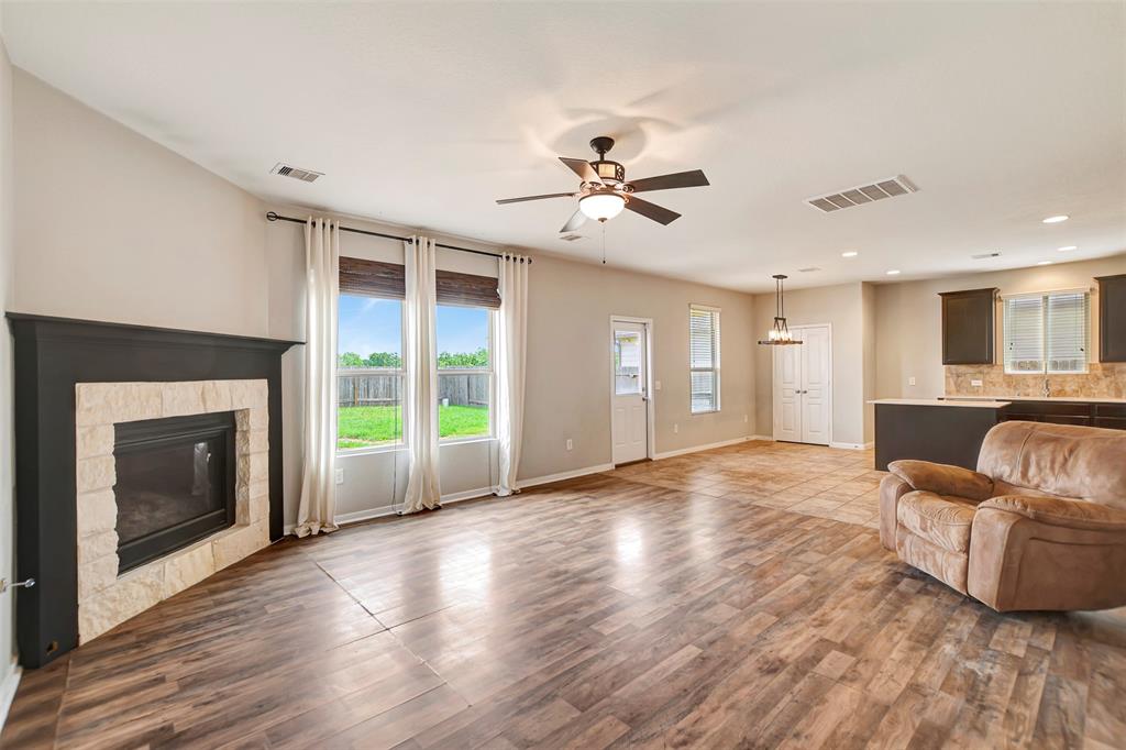 5439 Baronet Drive, Katy, Texas image 22