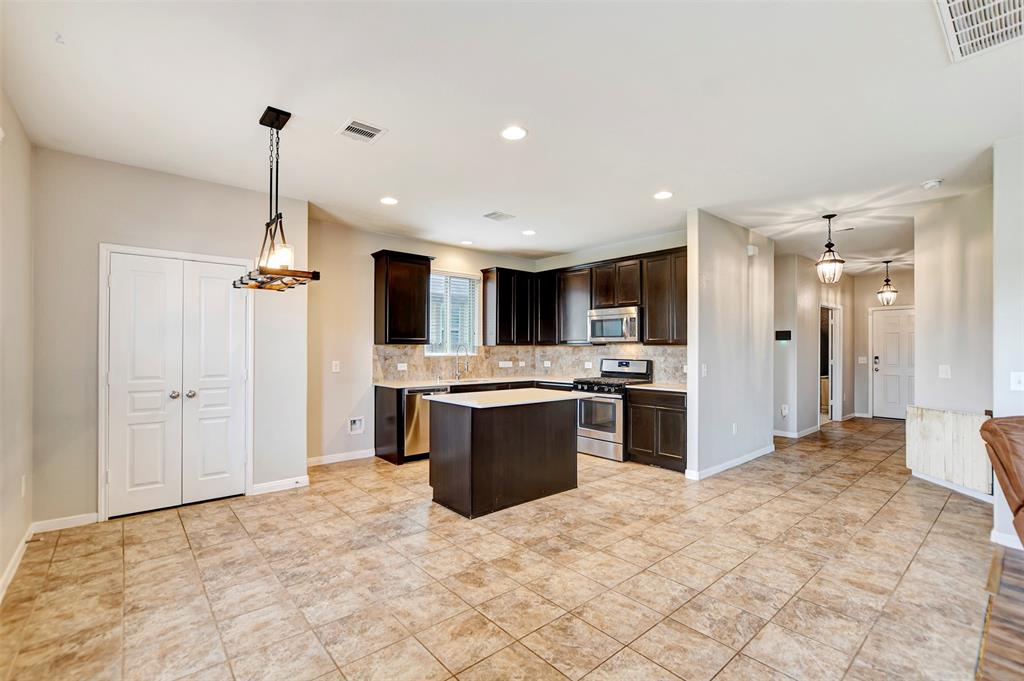 5439 Baronet Drive, Katy, Texas image 10