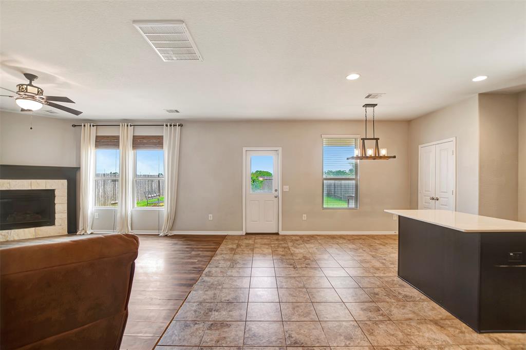 5439 Baronet Drive, Katy, Texas image 15