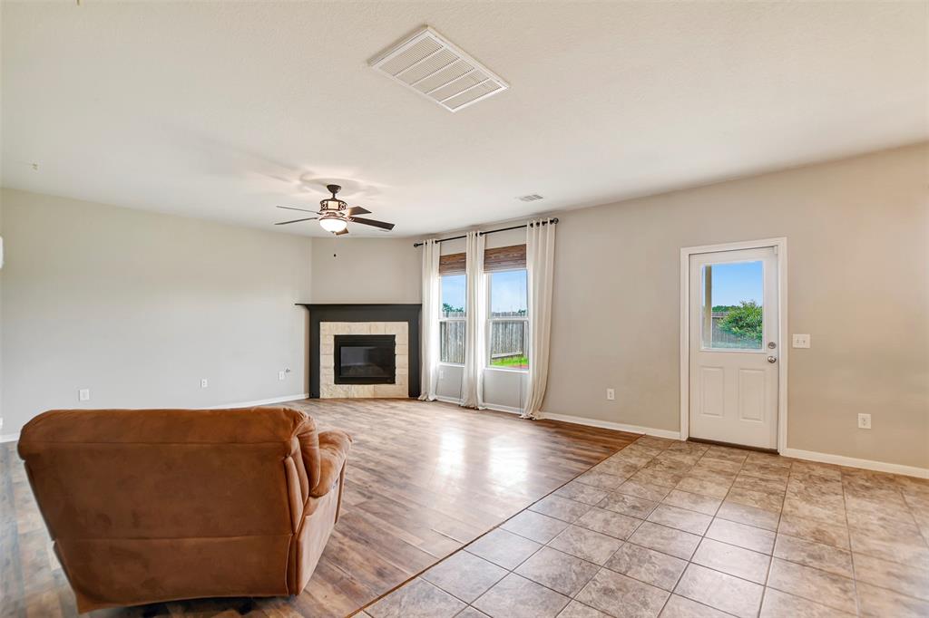 5439 Baronet Drive, Katy, Texas image 18