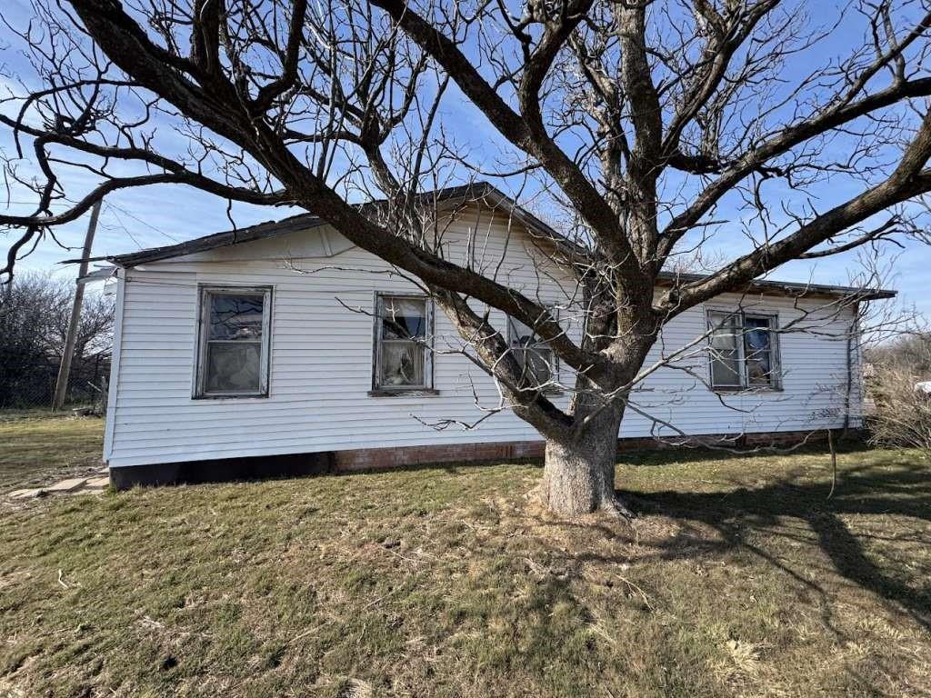 510 E Franklin Avenue, Electra, Texas image 1