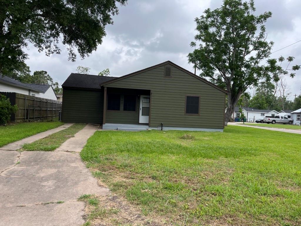 749 Lorrain Street, Angleton, Texas image 2