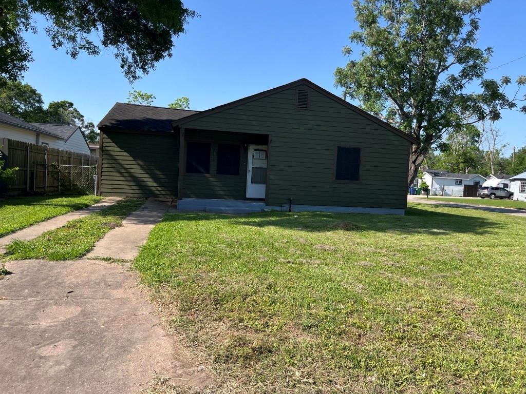 749 Lorrain Street, Angleton, Texas image 1