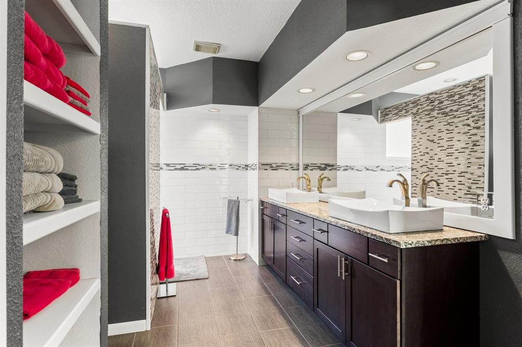 87 E Lakeridge Drive, The Woodlands, Texas image 21