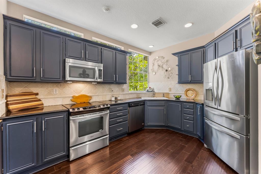 87 E Lakeridge Drive, The Woodlands, Texas image 10