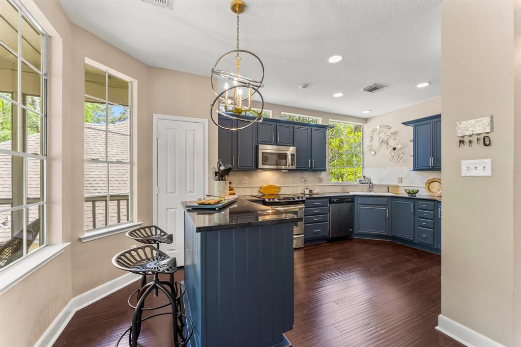 87 E Lakeridge Drive, The Woodlands, Texas image 9