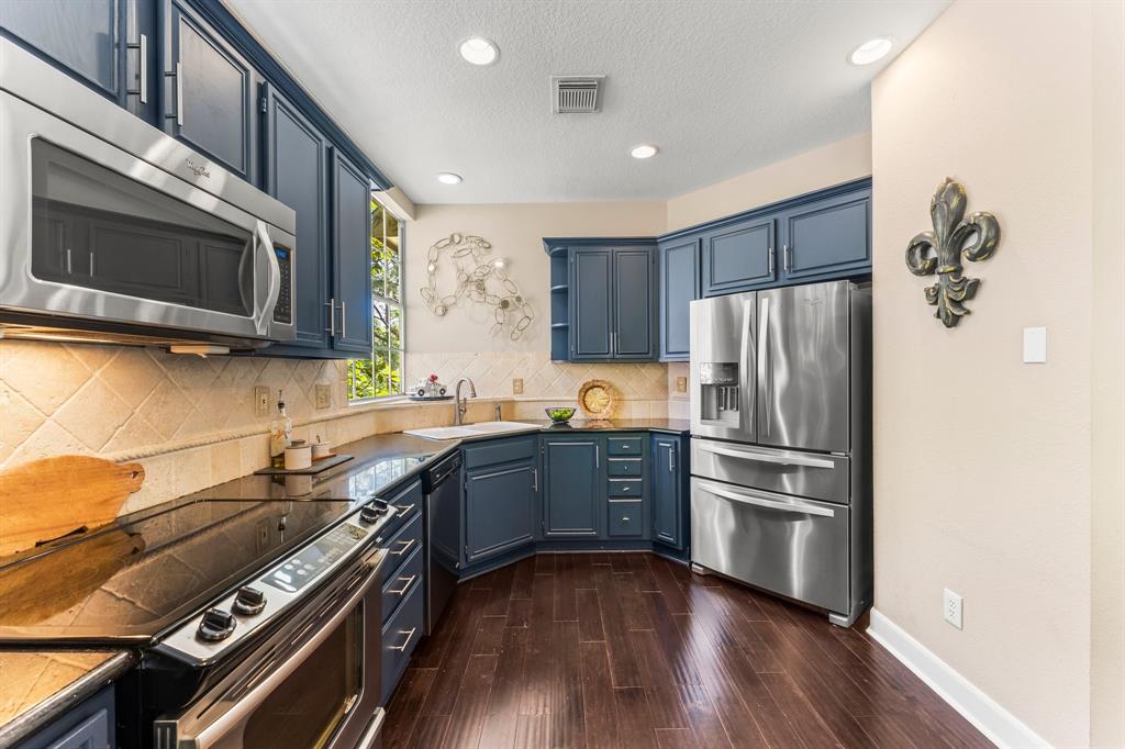 87 E Lakeridge Drive, The Woodlands, Texas image 11