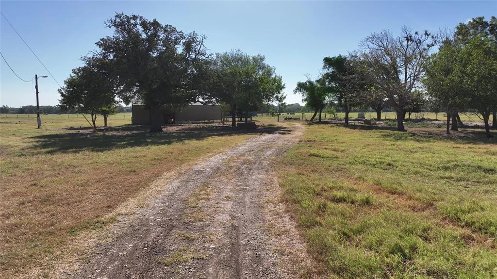 1958 County Road 106, Paige, Texas image 3