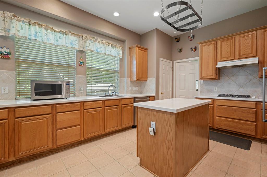 Spring, Texas 77382, United States, 3 Bedrooms Bedrooms, ,2 BathroomsBathrooms,Residential,Pending,130736