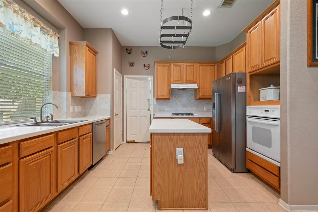 Spring, Texas 77382, United States, 3 Bedrooms Bedrooms, ,2 BathroomsBathrooms,Residential,Pending,130736