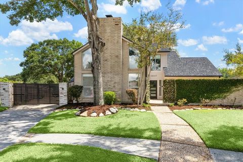 Photo of 15007 Pleasant Valley Road, Houston, TX 77062 (MLS # 94758183)