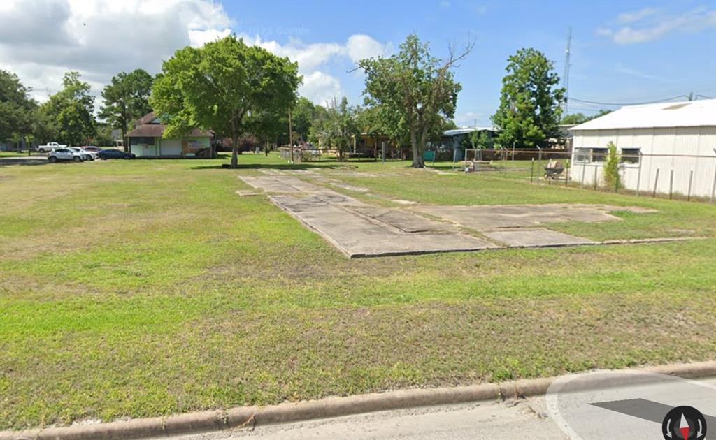 000 Miller Street, Anahuac, Texas image 1