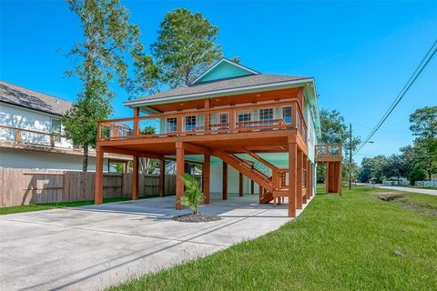 A home in Bacliff