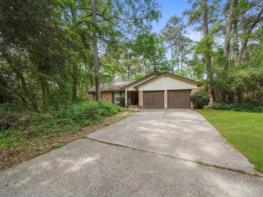2017 Royal Oak Place, The Woodlands, Texas image 2