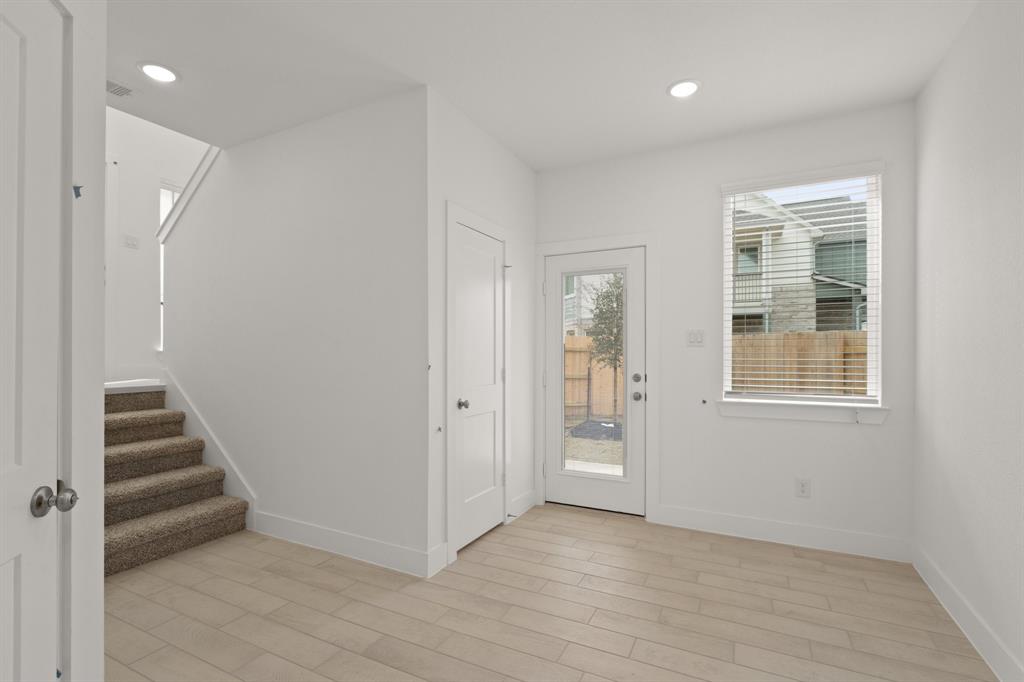 7646 Meadow Mouse Lane, Katy, Texas image 3