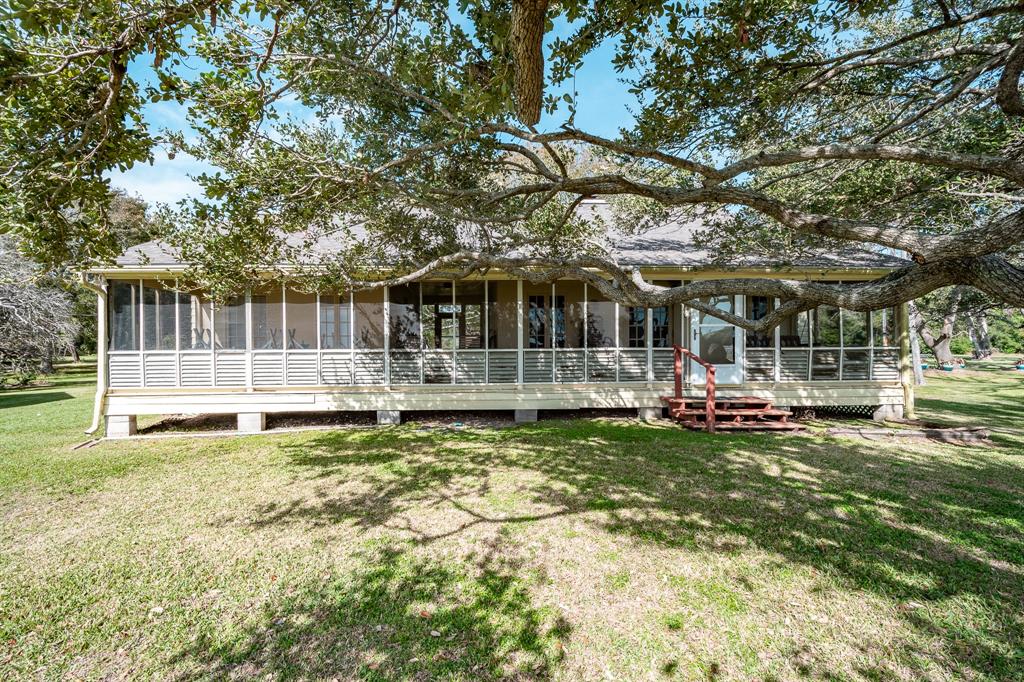 7414 Ocean Drive, Beach City, Texas image 5