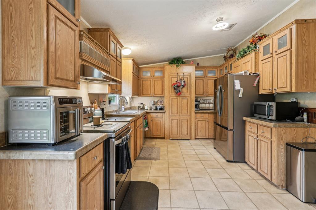 11754 E Old Oak Trail, Willis, Texas image 11