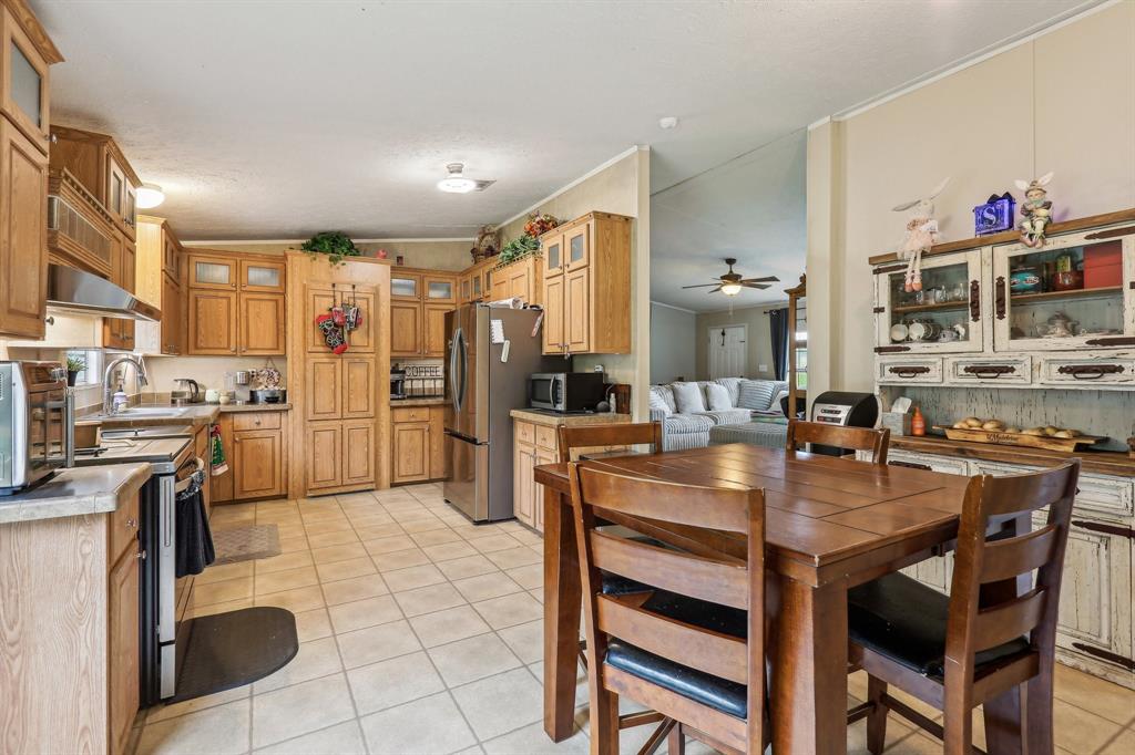 11754 E Old Oak Trail, Willis, Texas image 10