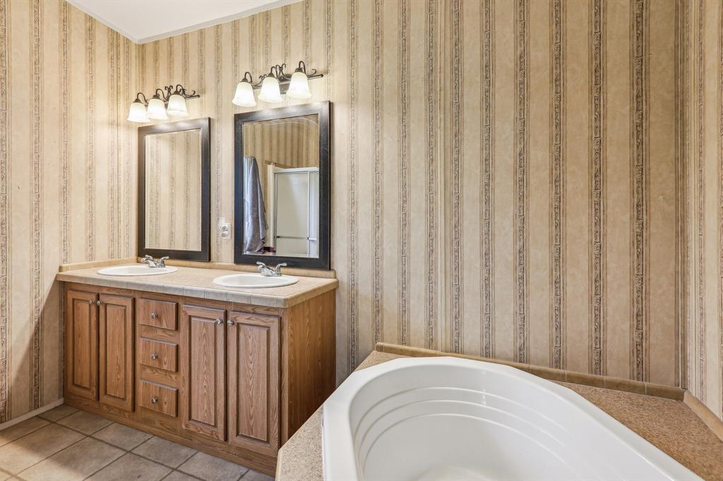 11754 E Old Oak Trail, Willis, Texas image 20