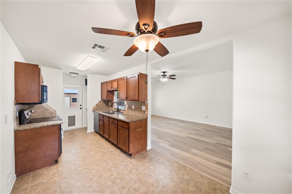 10621 Royal Adrian