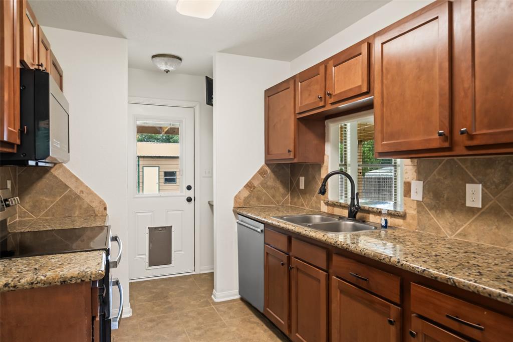 10621 Royal Adrian