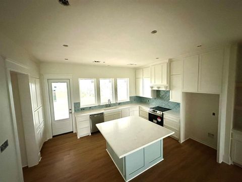 Single Family Residence in Galveston TX 22908 Miramar Drive 4.jpg