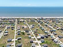 930 Surfside Drive, Crystal Beach, Texas image 2