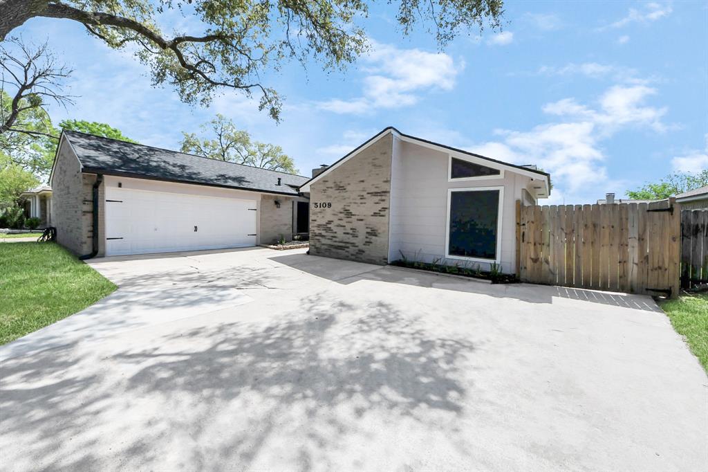 5109 Meadow Place Drive, La Porte, Texas image 1