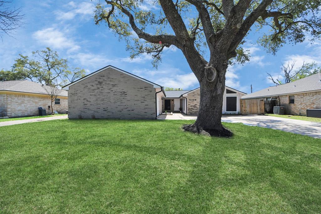 5109 Meadow Place Drive
