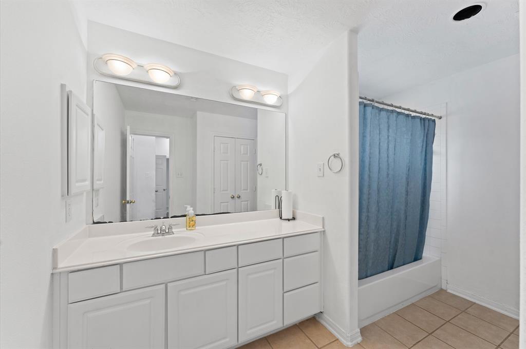 3303 Hickory Knoll Drive, Pearland, New Mexico image 21
