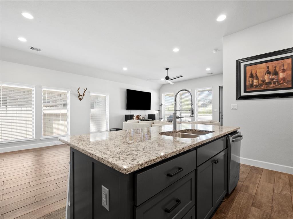 113 Dove Springs Court, Conroe, Texas image 8