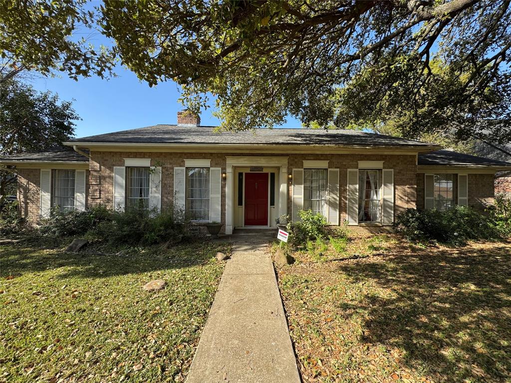 5109 Inverness Drive, Baytown, Texas image 1
