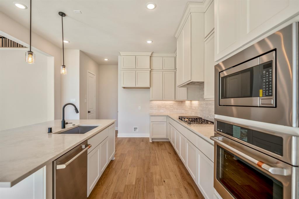 423 Venado View Court, Conroe, Texas image 7