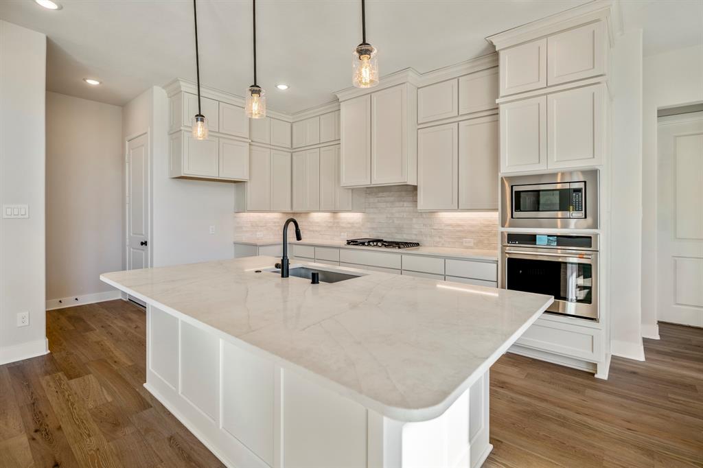 423 Venado View Court, Conroe, Texas image 6