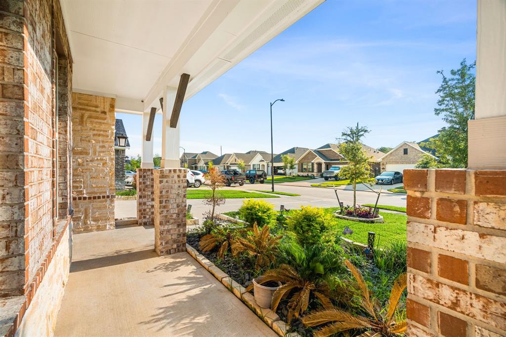 8219 Delta Down Drive, Fulshear, Texas image 3