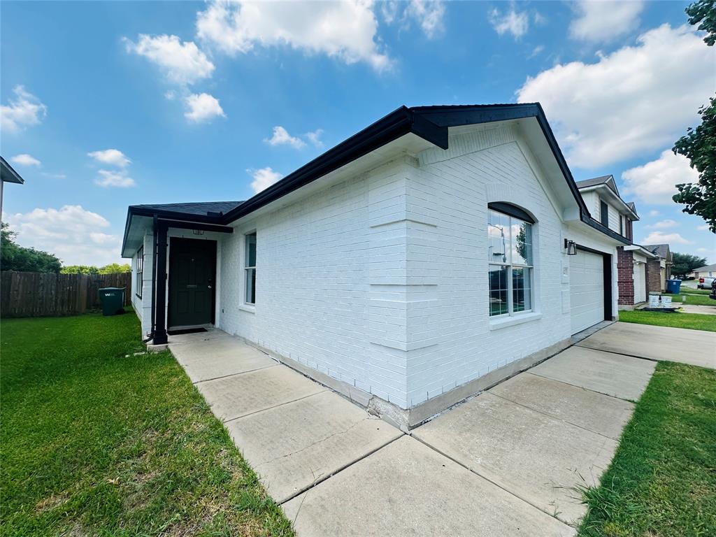 602 Lavaca Loop