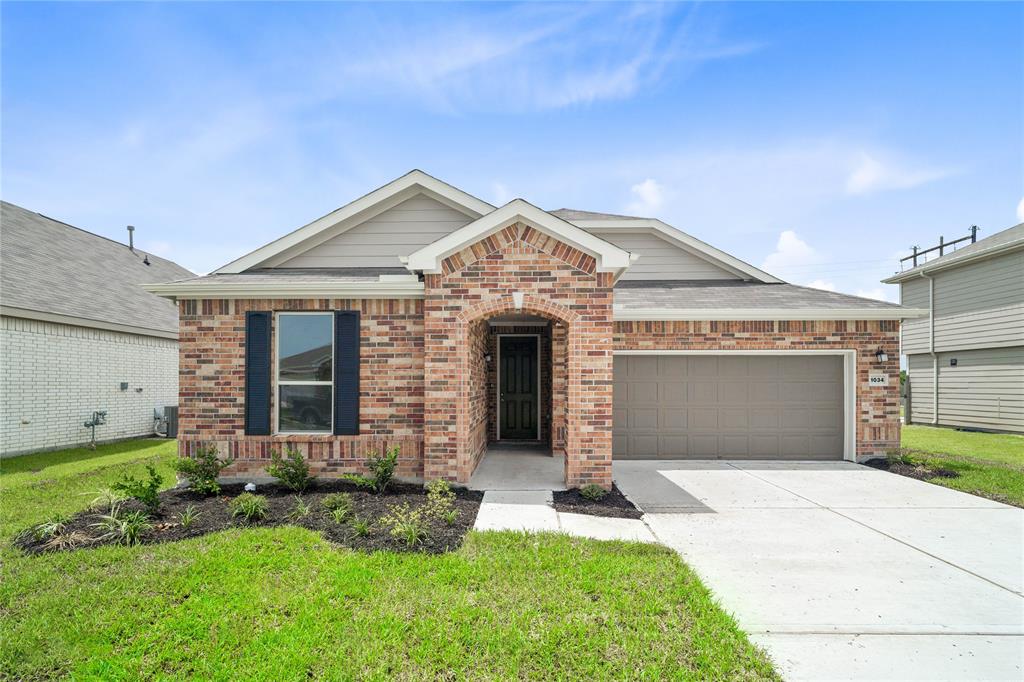 1034 Valley Crest Lane, La Marque, Texas image 1