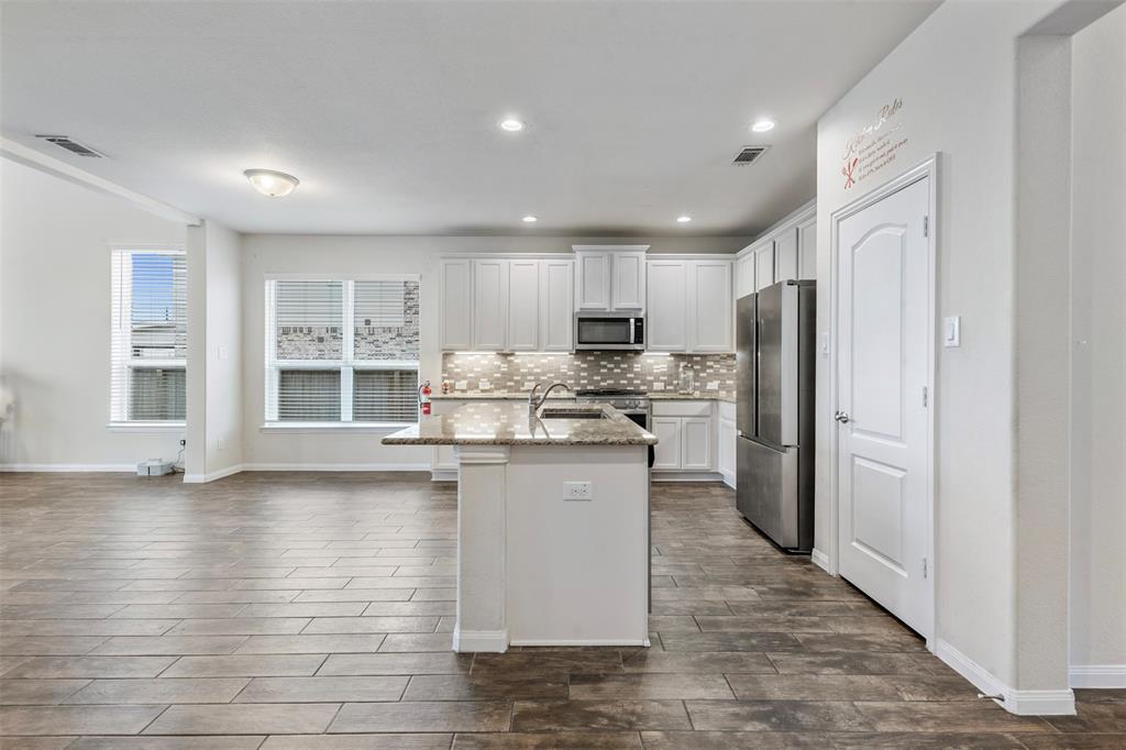 14102 Red River Drive, Baytown, Texas image 9