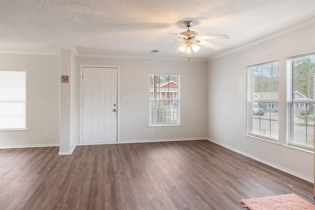 115 Varsity Drive, Huntsville, Texas image 6