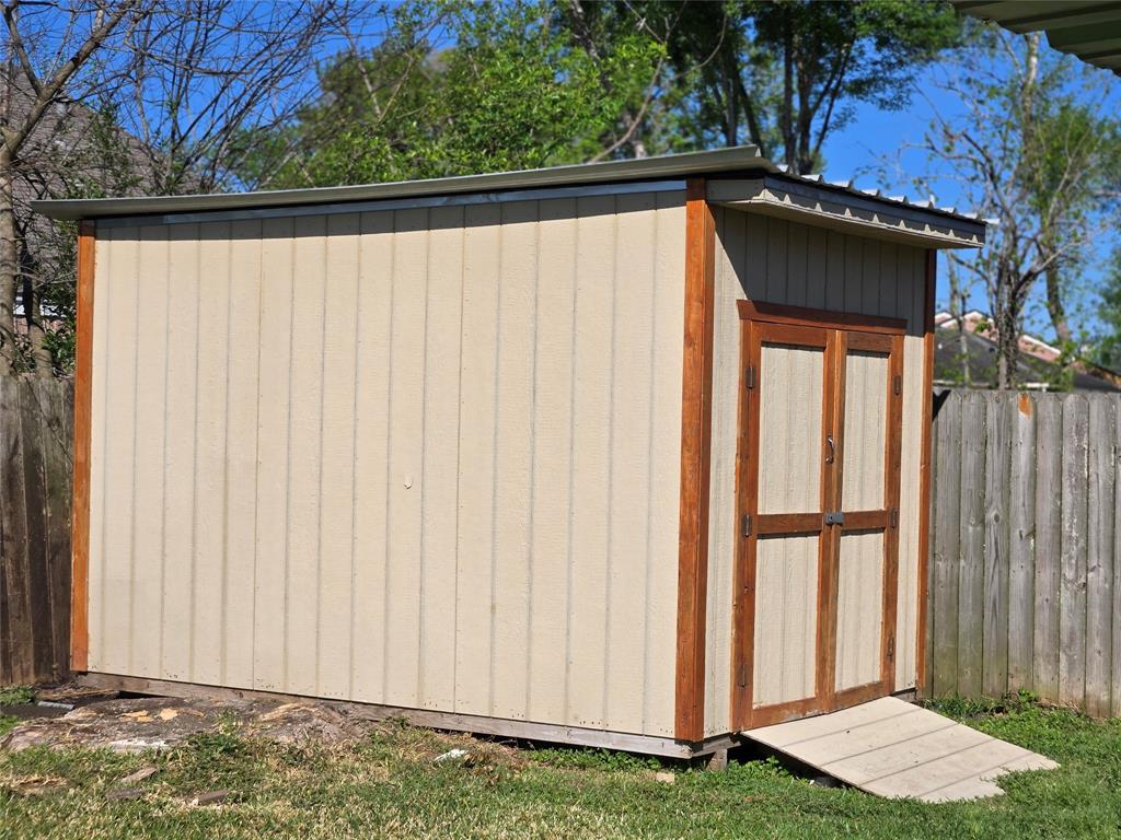 1922 Hammerwood Drive, Missouri City, Texas image 32