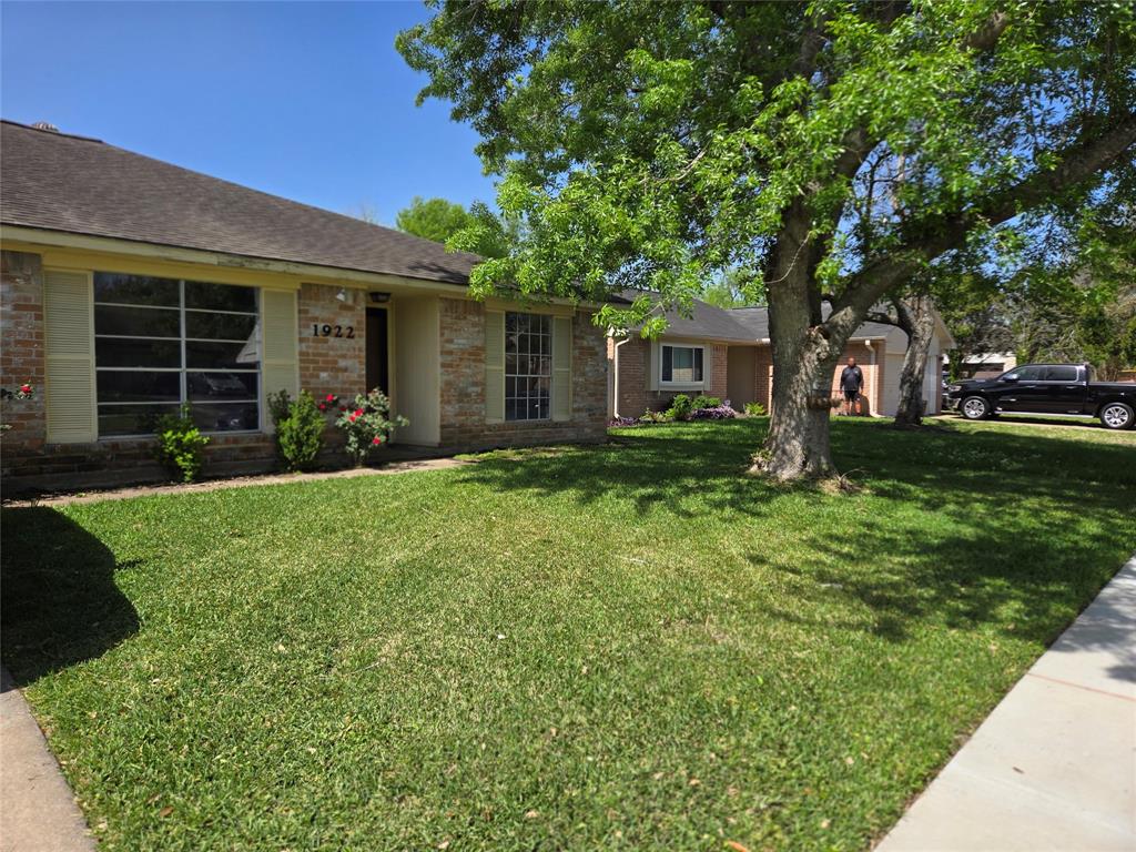1922 Hammerwood Drive, Missouri City, Texas image 2