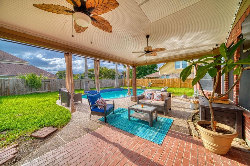 1114 Carriage Court, Seabrook, Texas image 2