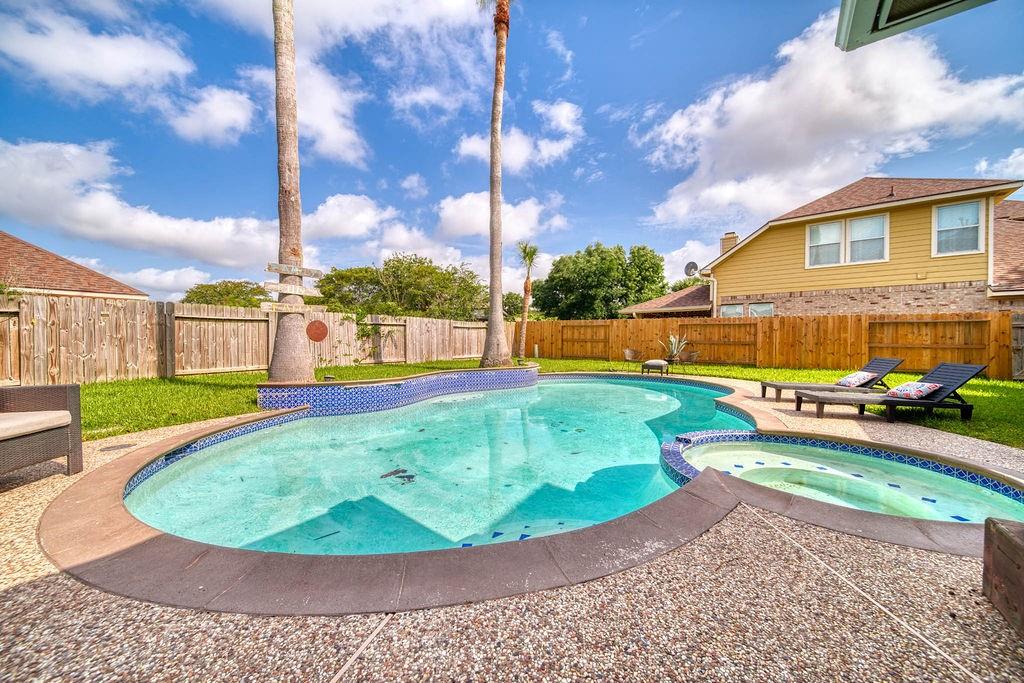 1114 Carriage Court, Seabrook, Texas image 31