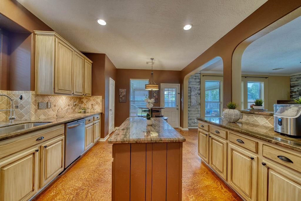 1114 Carriage Court, Seabrook, Texas image 13